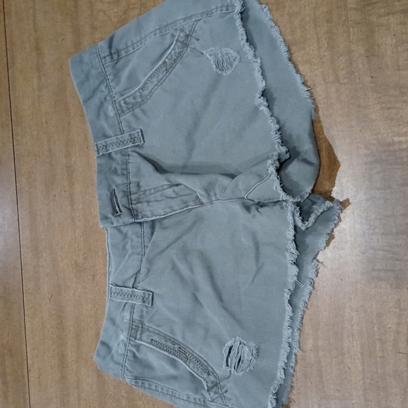 𝅺AEROPOSTALE shorty shorts size 1 grey khakis - Picture 1 of 3
